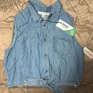 Tie Front Crop Top| Brand Love tree | Blue 💙| Size Medium